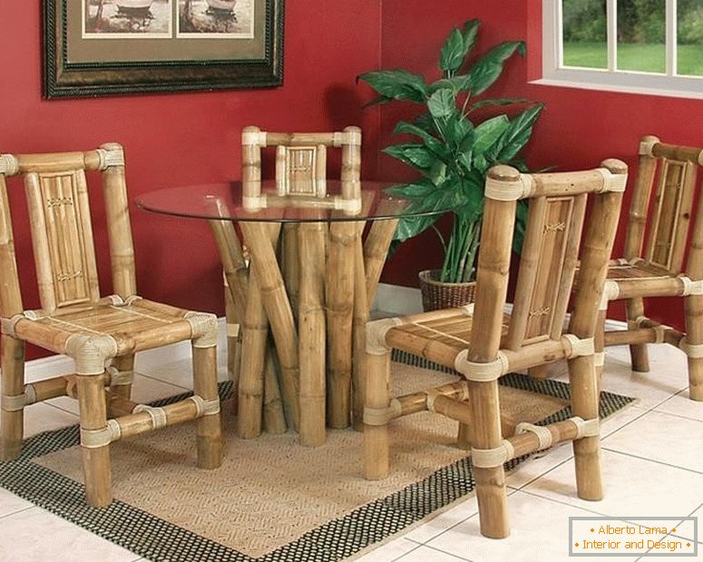 Столик і стільці з бамбука