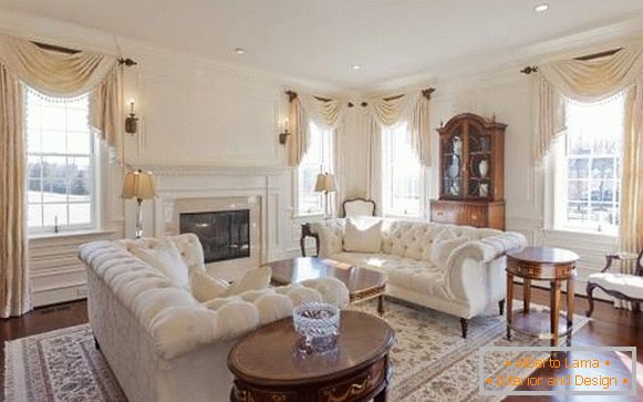 Білий диван - фото в класичному стилі