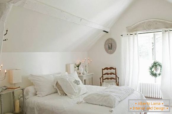 Белая спальня в стиле shabby chic