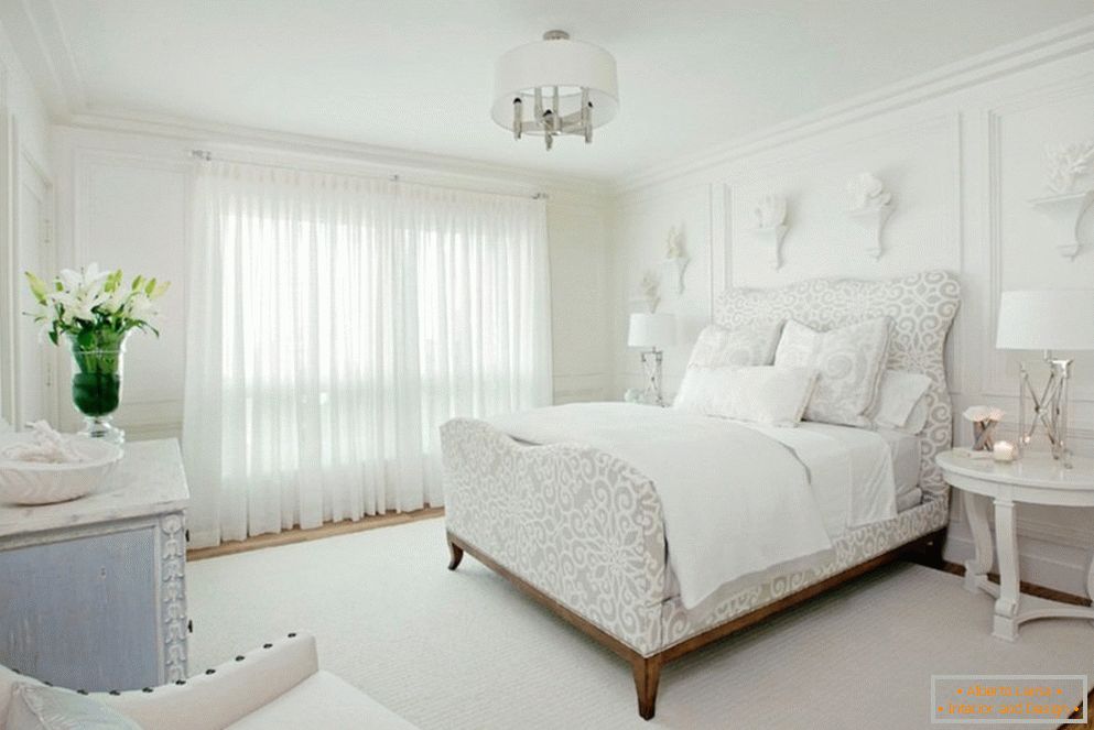 Білий дизайн спальні
