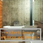 Ванна кімната зі стінами з бетону і дерева