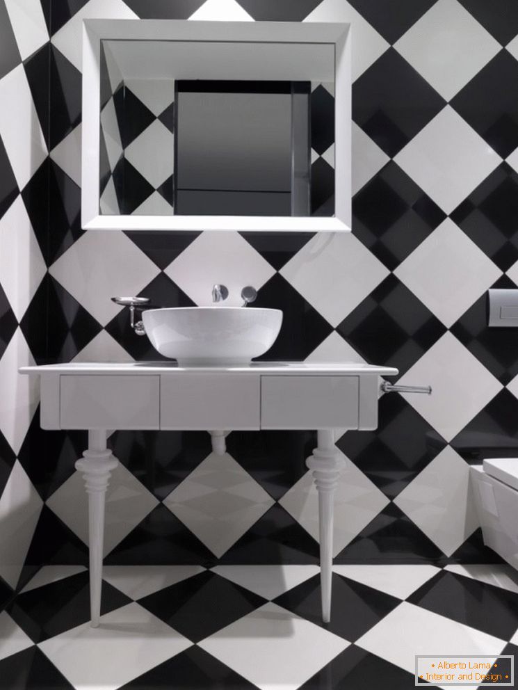 Чорно біла ванна кімната