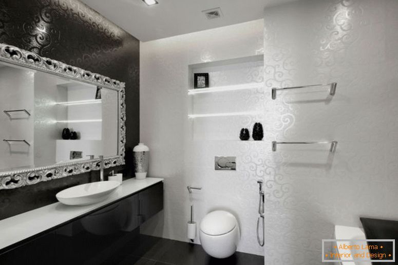Чорно біла ванна кімната