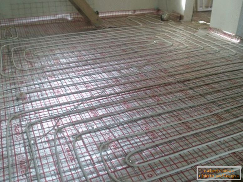 Що таке водяна тепла підлога?