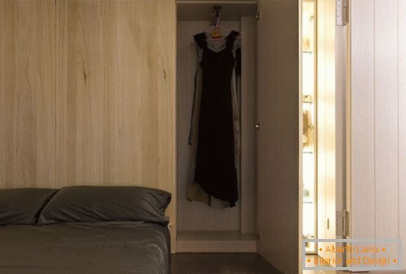 Спальня в невеликій квартирі-студії