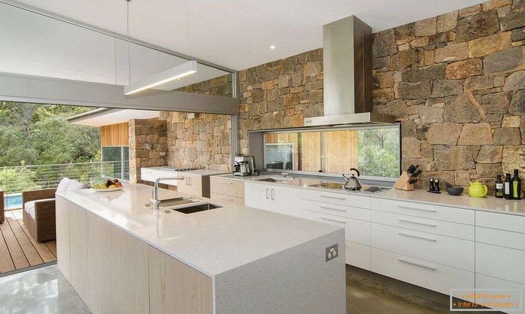 Камінь в інтер'єрі кухні в стиле модерн