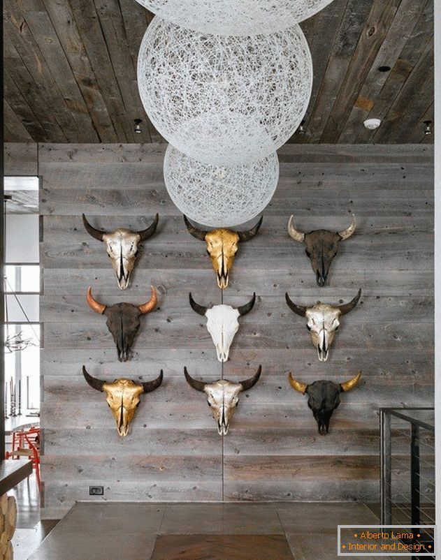 Декорування стіни головами биків