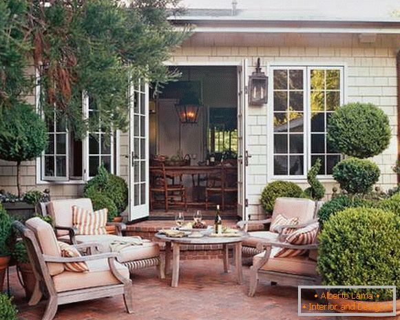 Вуличні меблі в саду приватного будинку - фото 2017