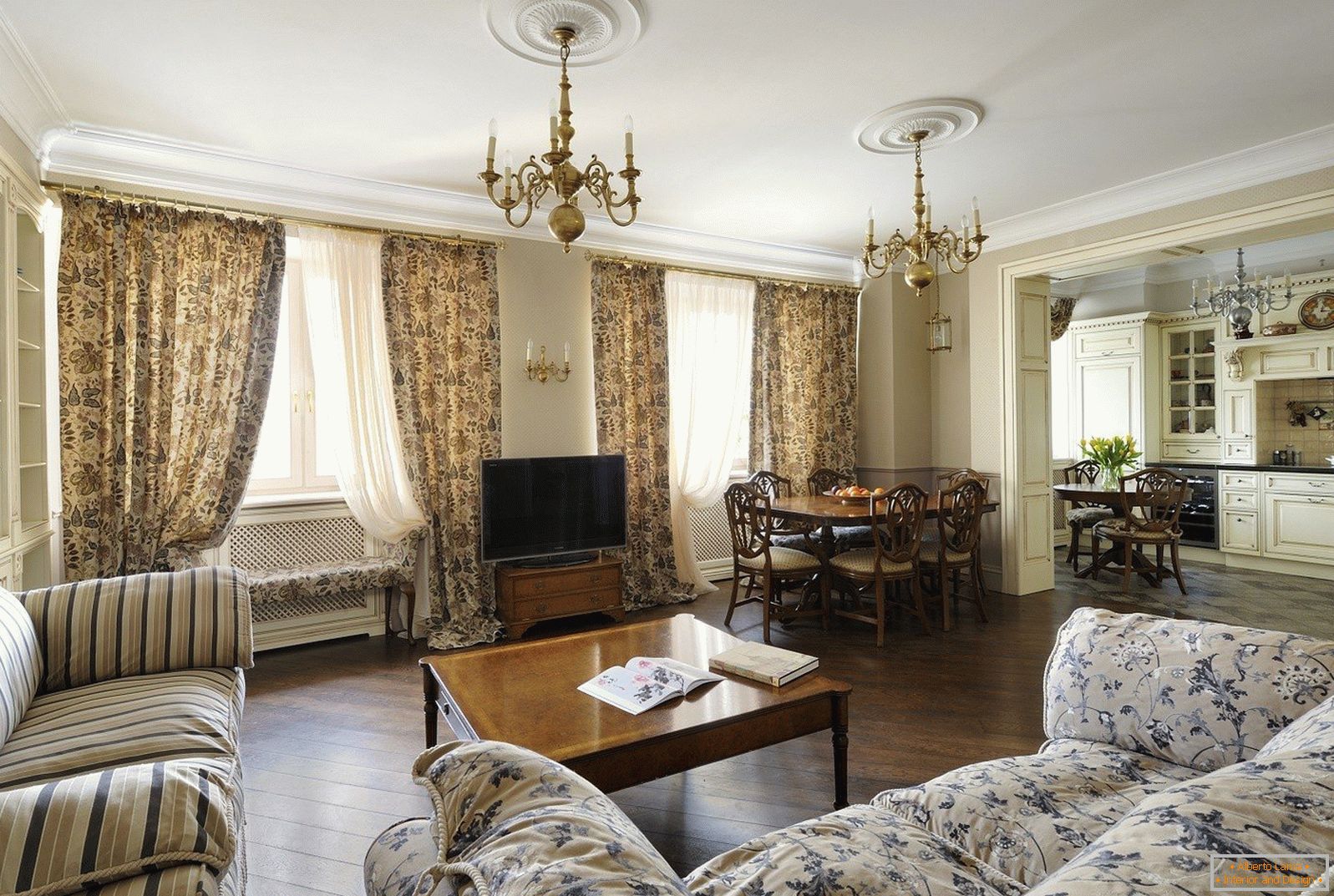Вітальня в класичному стилі з двома вікнами
