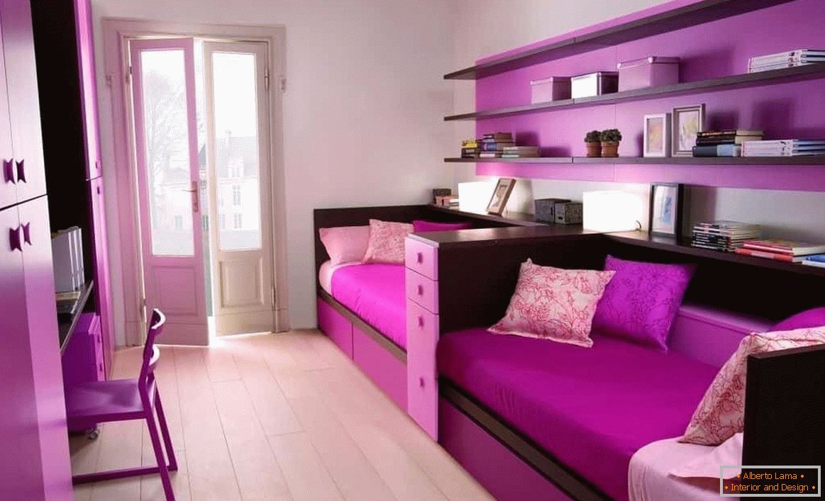 Соковитий колір меблів для девчачей спальні