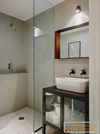 Стильний дизайн в маленькій ванній кімнаті