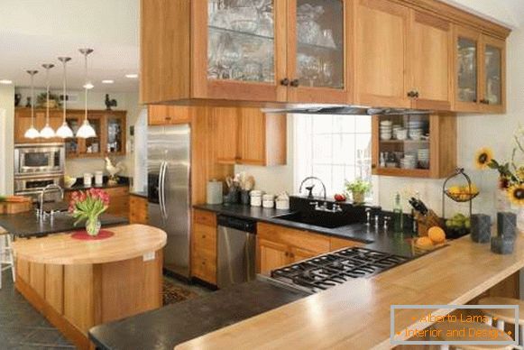 Сучасний дизайн кутовий кухні з гострому і барною стійкою з дерева - фото в приватному будинку