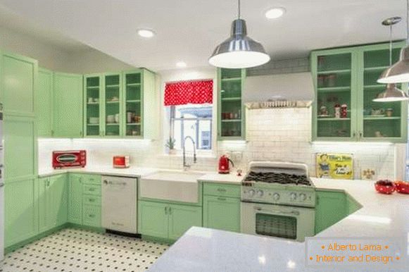 Зелена кутова кухня в приватному будинку - сучасний дизайн на фото
