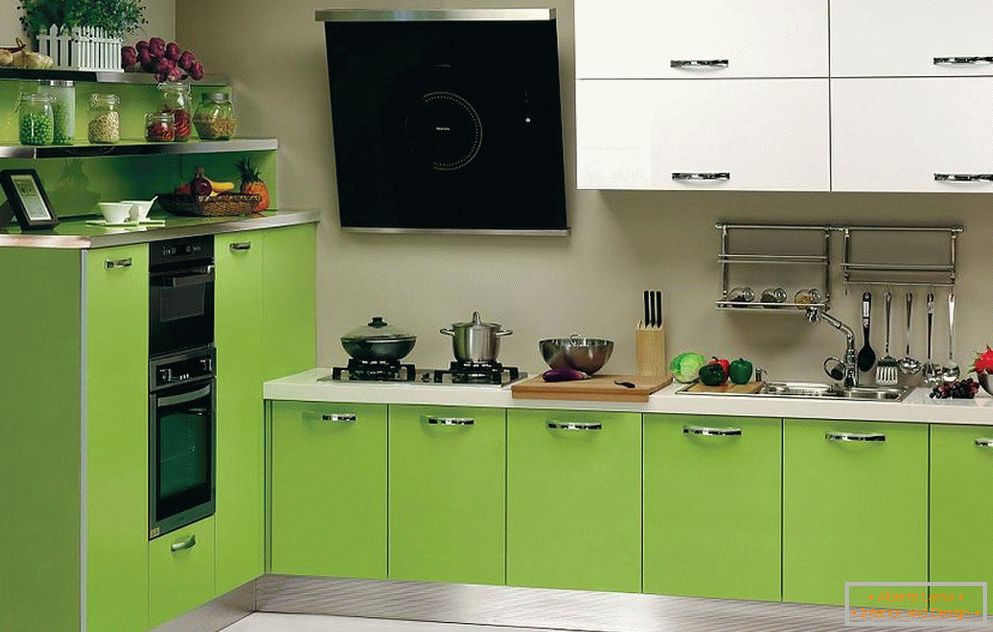 Кухня в светло-зеленом цвете