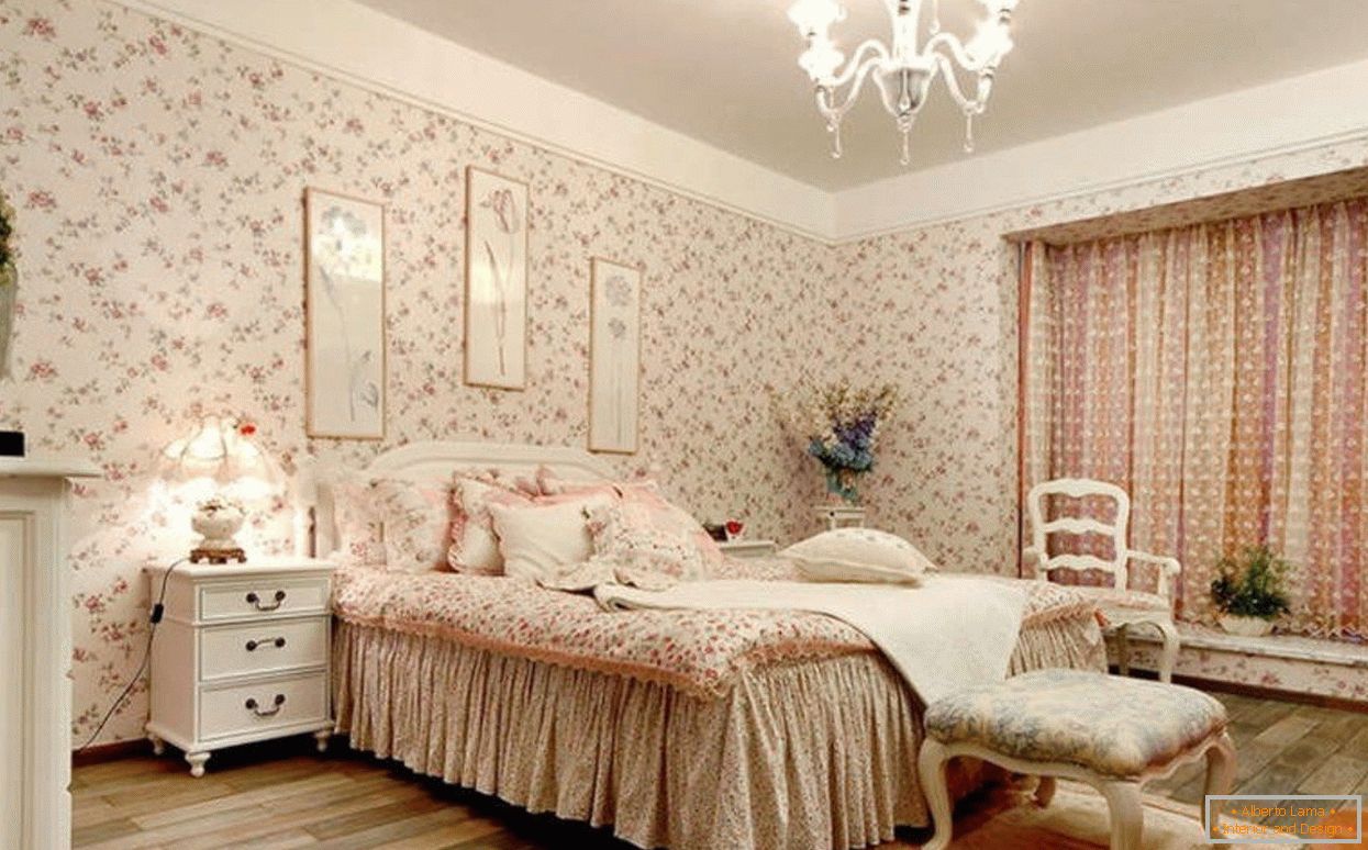 Спальня в стилі прованс з шпалерами