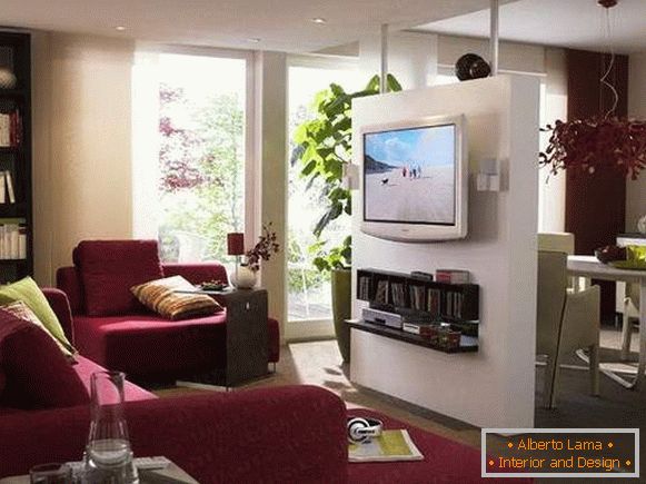Дизайн однокімнатної квартири - розділити на дві зони перегородкою з ТВ
