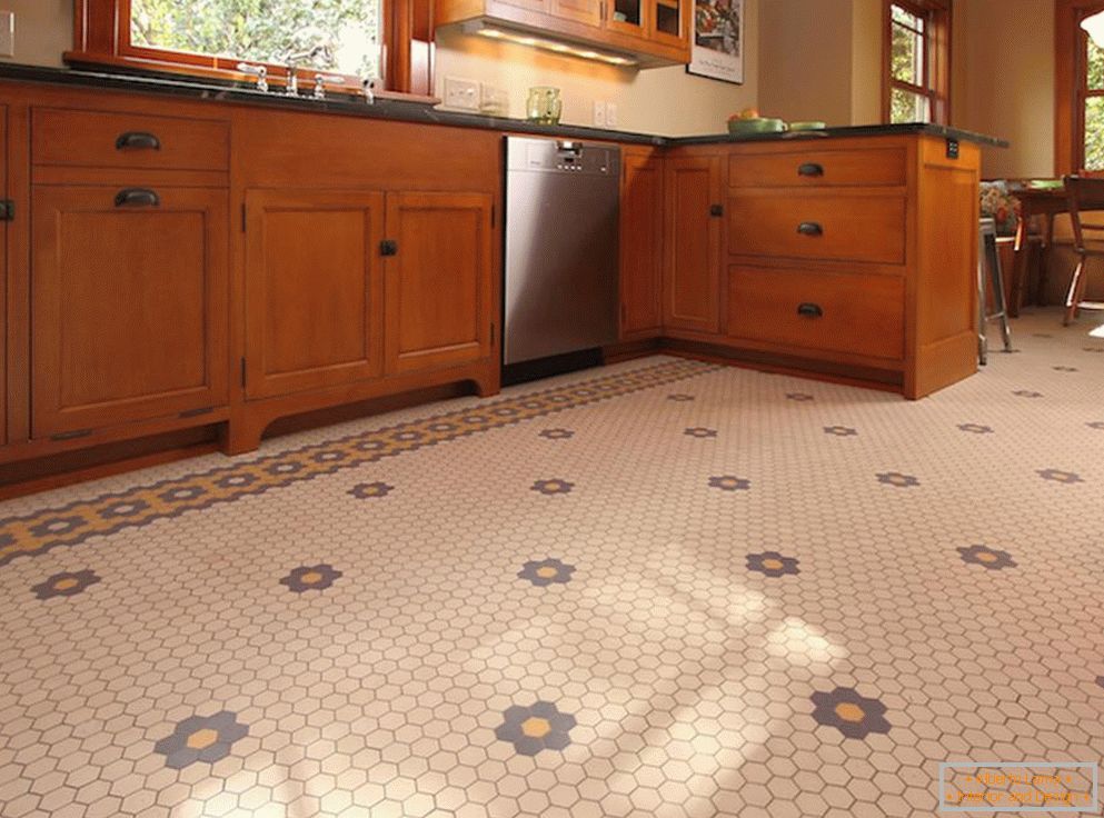 Мозаїчна підлога на кухні