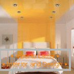 Біла спальня з помаранчевою смугою