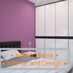 Поєднання білого і фіолетового кольорів в спальні