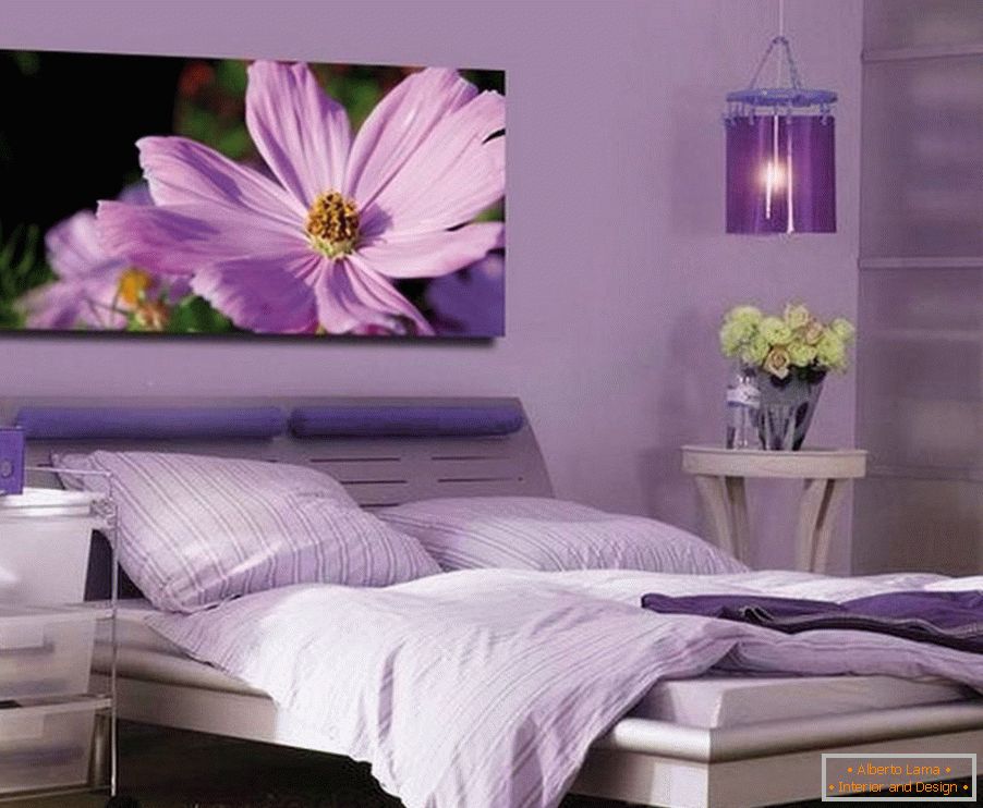 Картина над ліжком