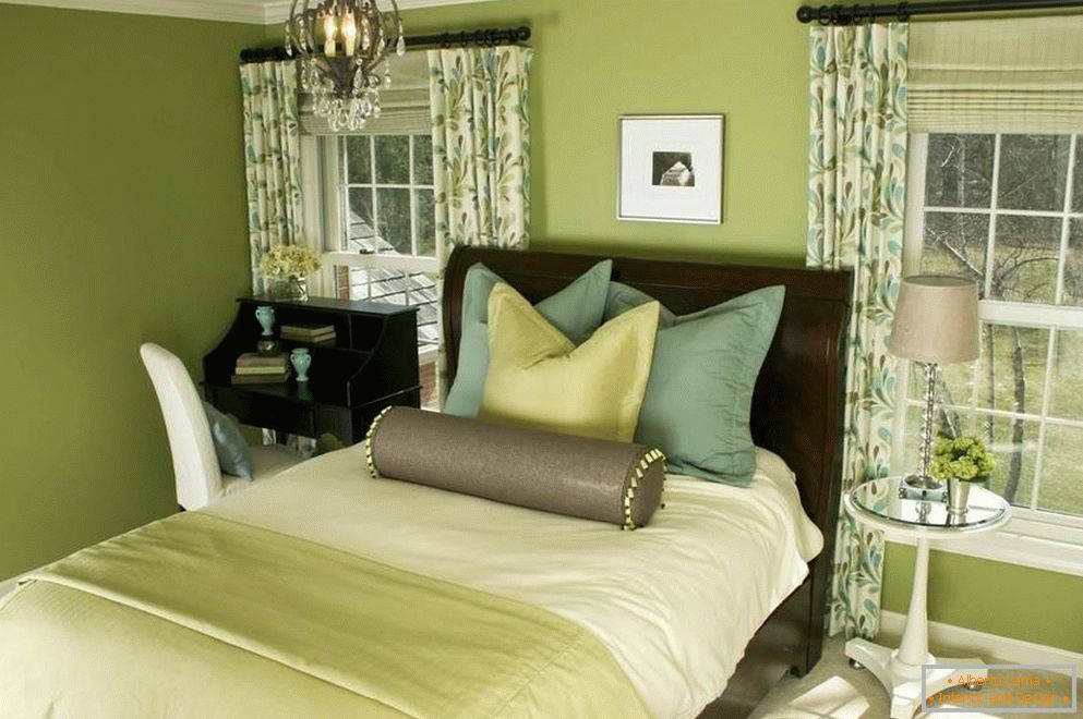 Красива спальня в зелених тонах