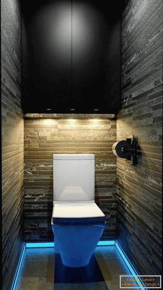 Оригінальне підсвічування в маленькому туалеті з підвісним шафою