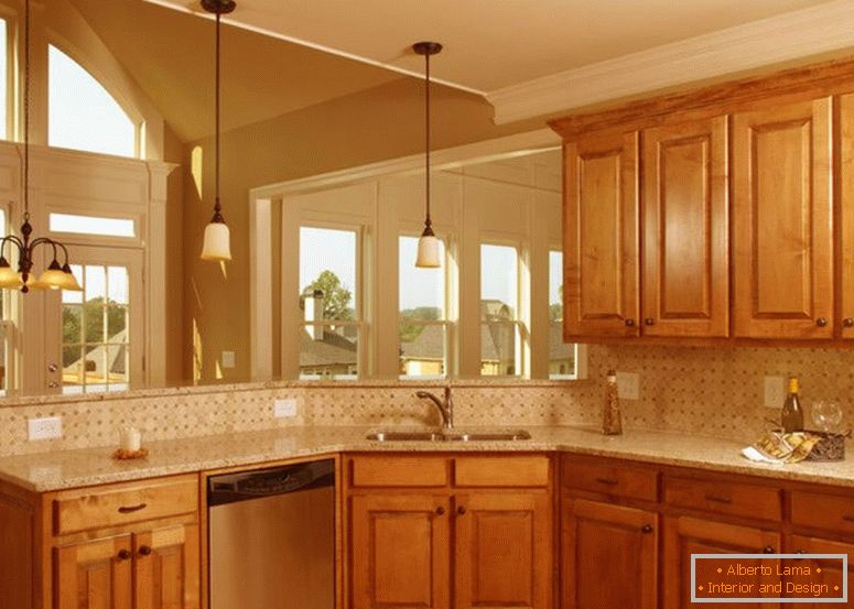 традиційна середня деревина-маленька кухня-дизайн-подвиг-кут-раковина-і-сучасна-кухня-backsplash-дизайн-ідеї-plus-привабливий-підвісний лампи дизайн-плюс-світло-коричневий-дерев'яний підлогу- ідеї