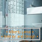 Скляні блоки в дизайні ванної