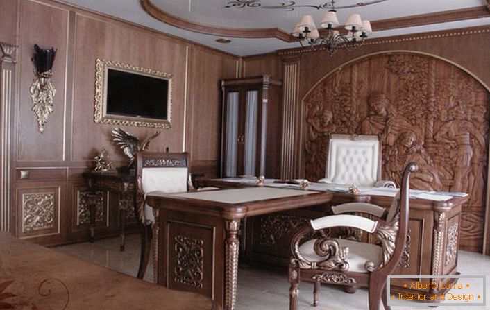 Для оформлення робочого кабінету в бароко стилі використовувалася різьблені меблі.