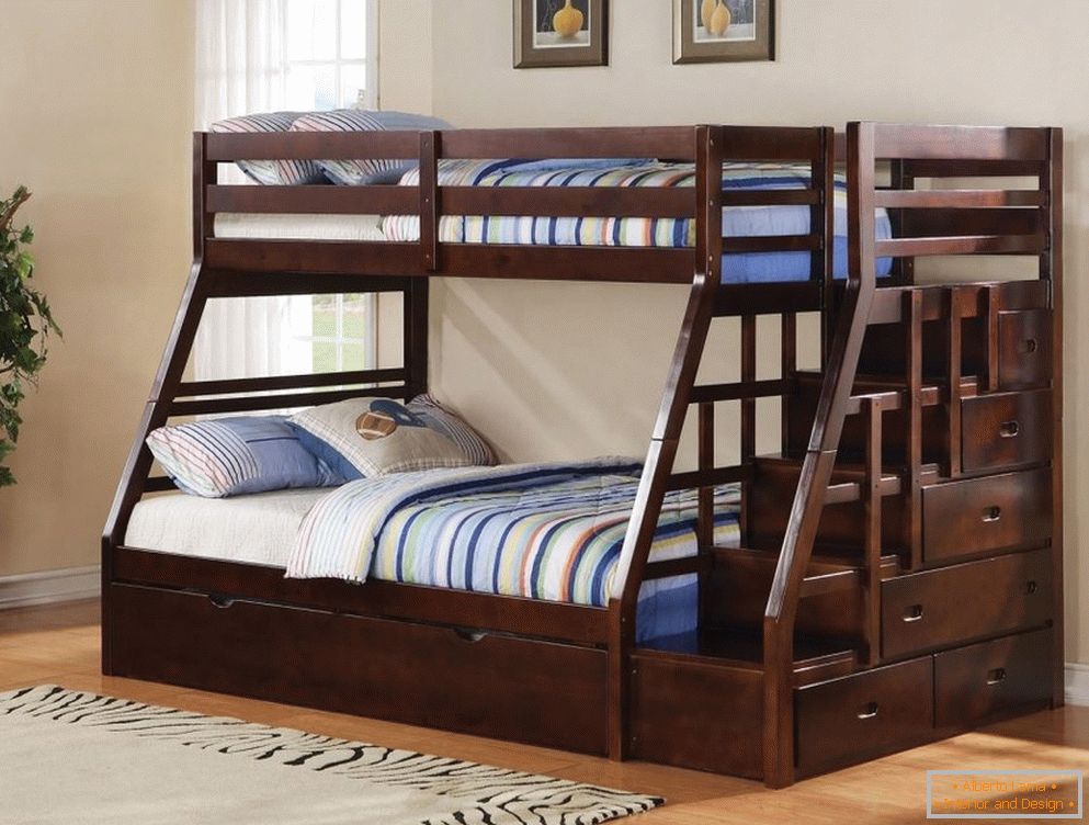 Двох'ярусне ліжко для батьків і дитини