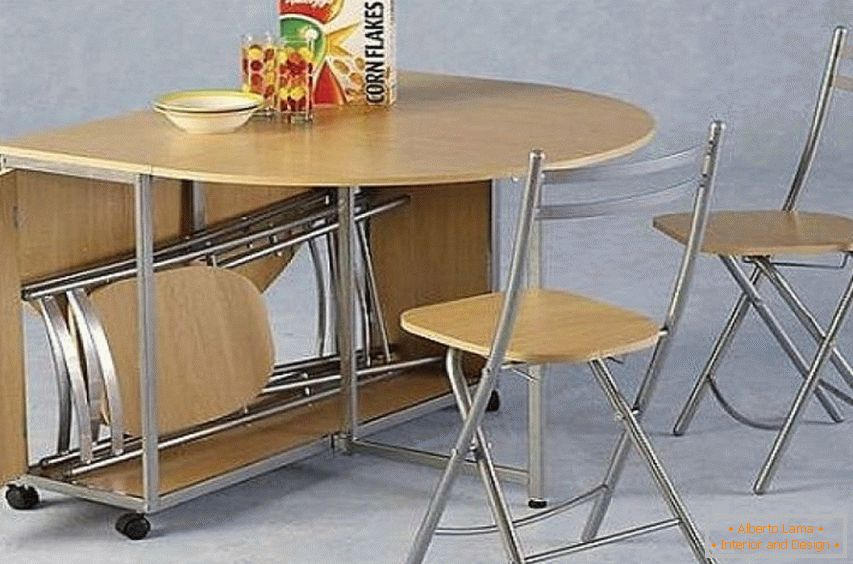 Кухонний стіл і стільці
