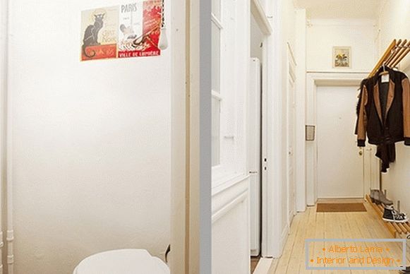 Інтер'єр передпокою і туалету квартири в Швеції