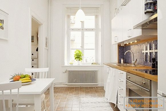 Інтер'єр комфортної кухні квартири в Швеції