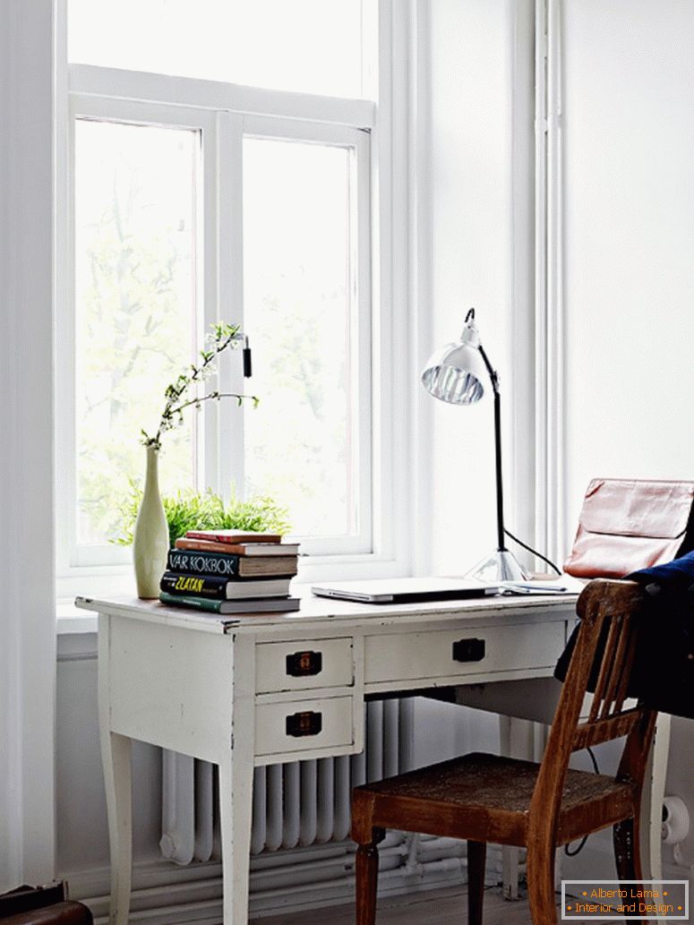 Інтер'єр сучасного кабінету квартири в Швеції