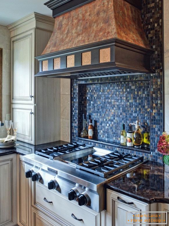 Кухонний фартух з мозаїкою з плитки