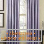 Світло-фіолетові штори у вітальні