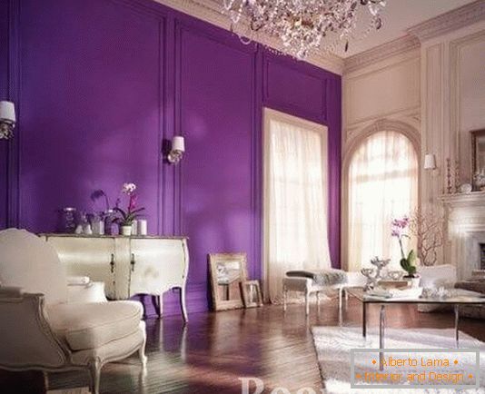 Фіолетовий колір в інтер'єрі вітальні комнаты
