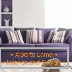 Простий фіолетовий диван