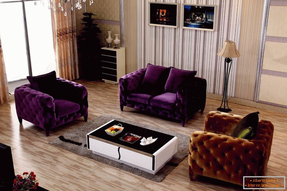 Фіолетова м'які меблі в вітальні
