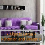 Смугастий фіолетовий диван