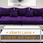 Оксамитовий фіолетовий диван