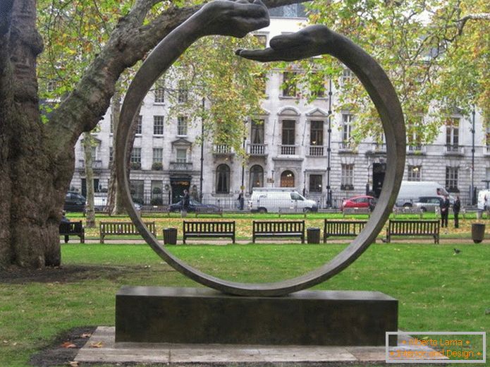 Скульптура в лондонському парку