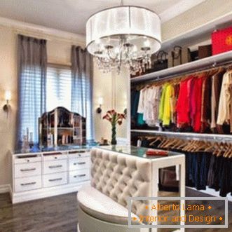 Гардеробна з комори - фото ідеї як перетворити комору в