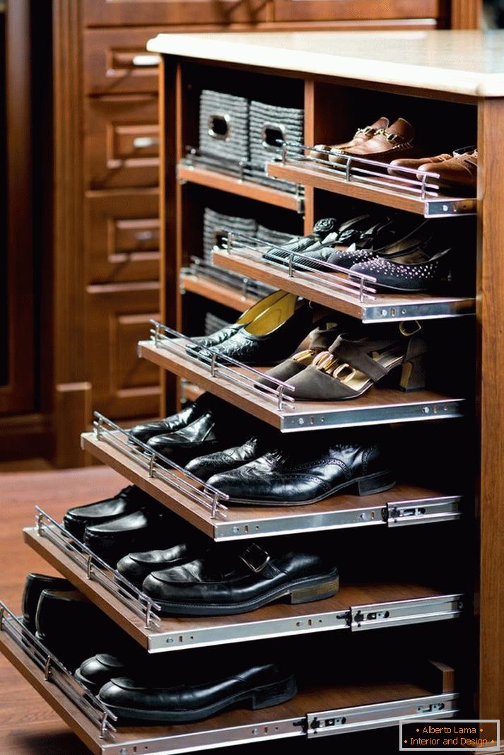 Гардеробна з комори - фото ідеї як перетворити комору в