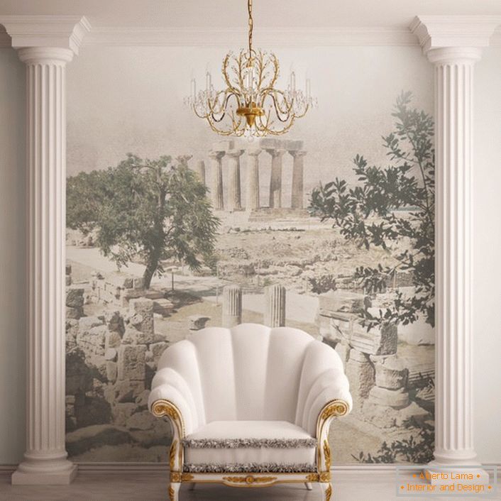 Декоративні колони служать вишуканою прикрасою вітальні, оформленої в стилі бароко.