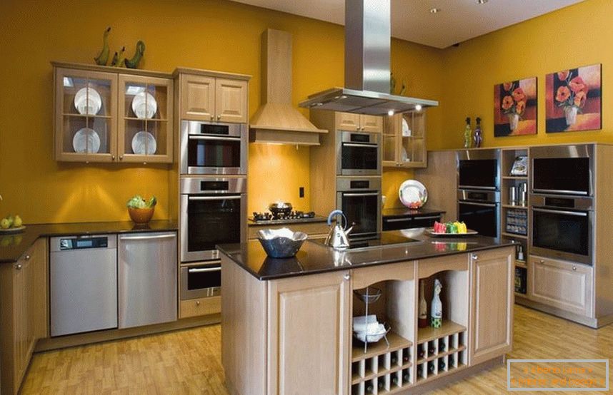 Гірчичний колір в інтер'єрі кухни
