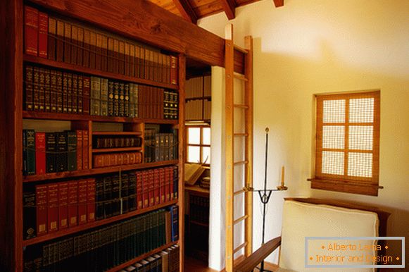 Бібліотека в маленькому котеджі Innermost House в Північній Каліфорнії
