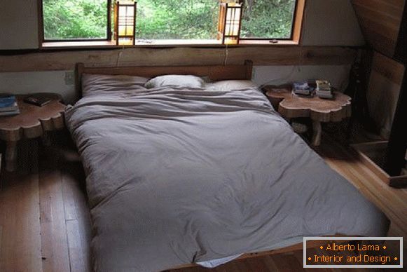 Спальня маленького лісового котеджу в Японії