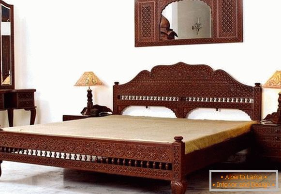 Індійська різьблені меблі для спальні - фото в інтер'єрі