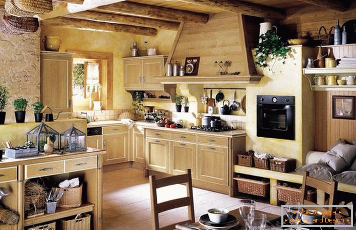 Дерев'яний кухонний гарнітур